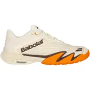 Babolat Jet Premura 3 padelsko för herr i krämvitt med brun logga och orange yttersula, sedd från sidan