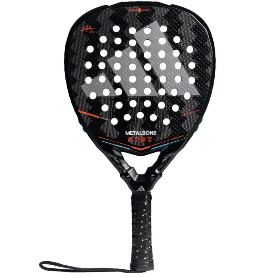 Adidas Metalbone 2026 padelracket i svart med grått Adidas-märke och orange detaljer, sedd framifrån
