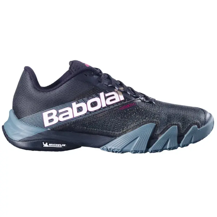 Babolat Jet Premura 2 juniorsko för padel i svart med vit och rosa Babolat-logga och gråblå sula, sedd från sidan