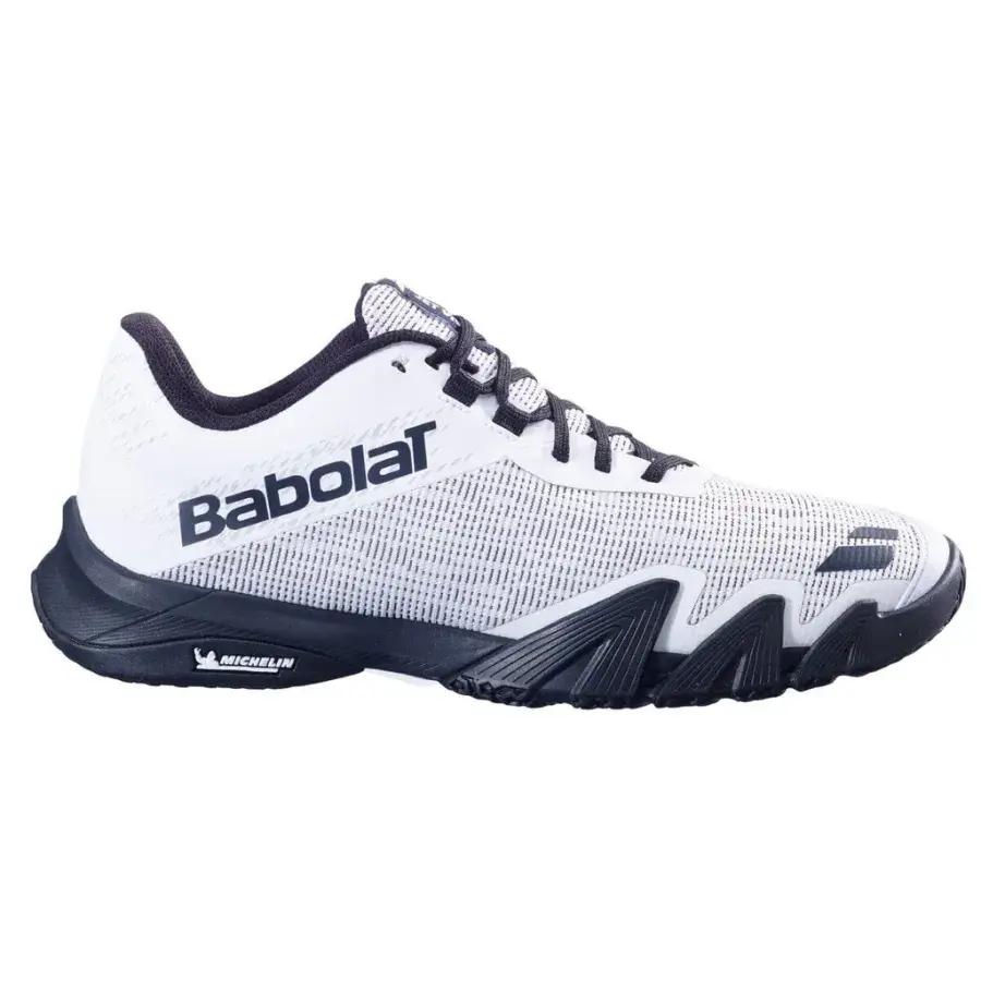 Babolat Jet Viva padelsko i vit meshovandel med svarta snören, svart Babolat-logga och svart sula, sedd från sidan