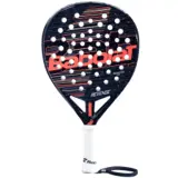 Babolat Revenge padelracket i svart med korallrött Babolat-märke och vitt grepp, sedd framifrån